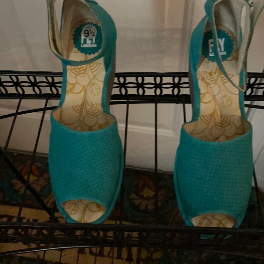 FLY LONDON SANDALS